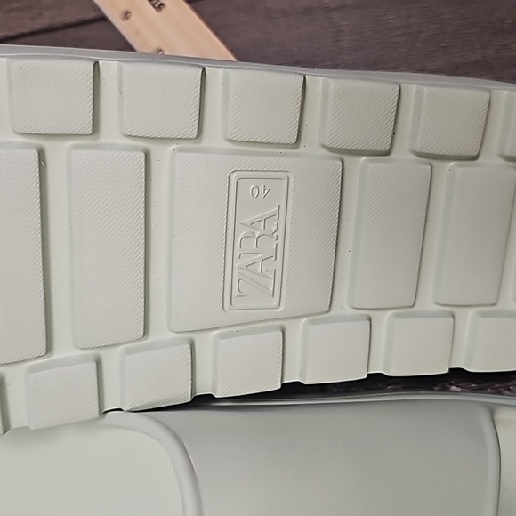 Zara Women's Mint Green Rubberized Platform Slides Sz 9 EUC - Picture 9 of 12